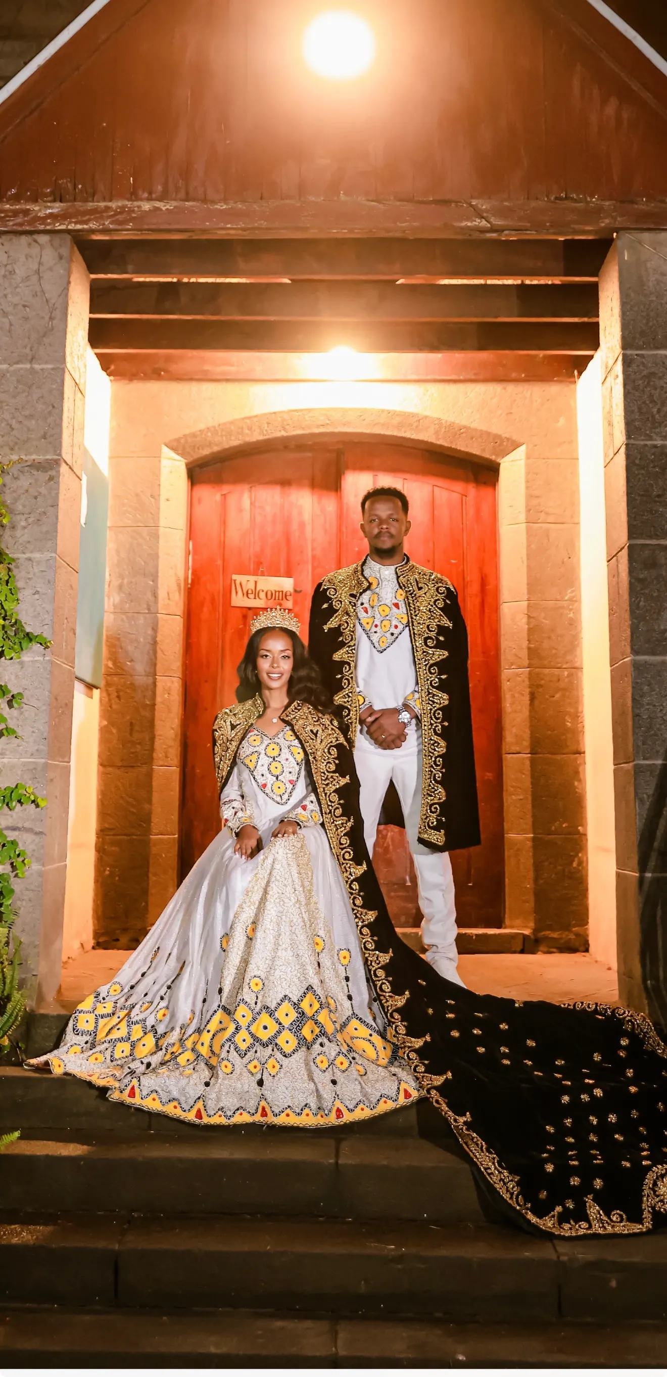 በባህር ዳርቻ እጅ ለእጅ